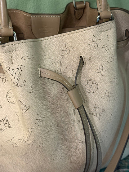 LOUIS VUITTON MAHINA GIROLATA BUCKET HANDBAG