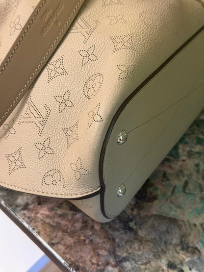LOUIS VUITTON MAHINA GIROLATA BUCKET HANDBAG