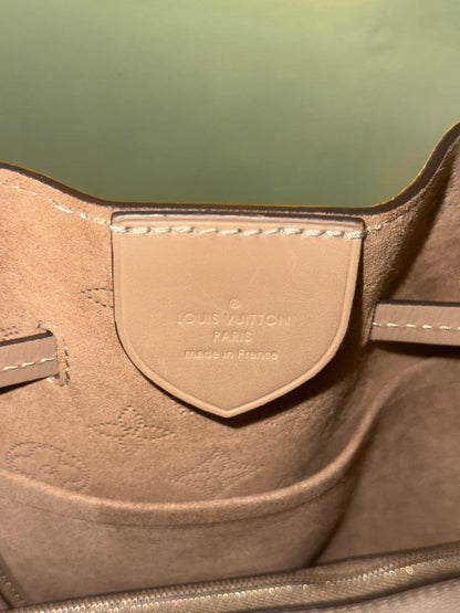 LOUIS VUITTON MAHINA GIROLATA BUCKET HANDBAG