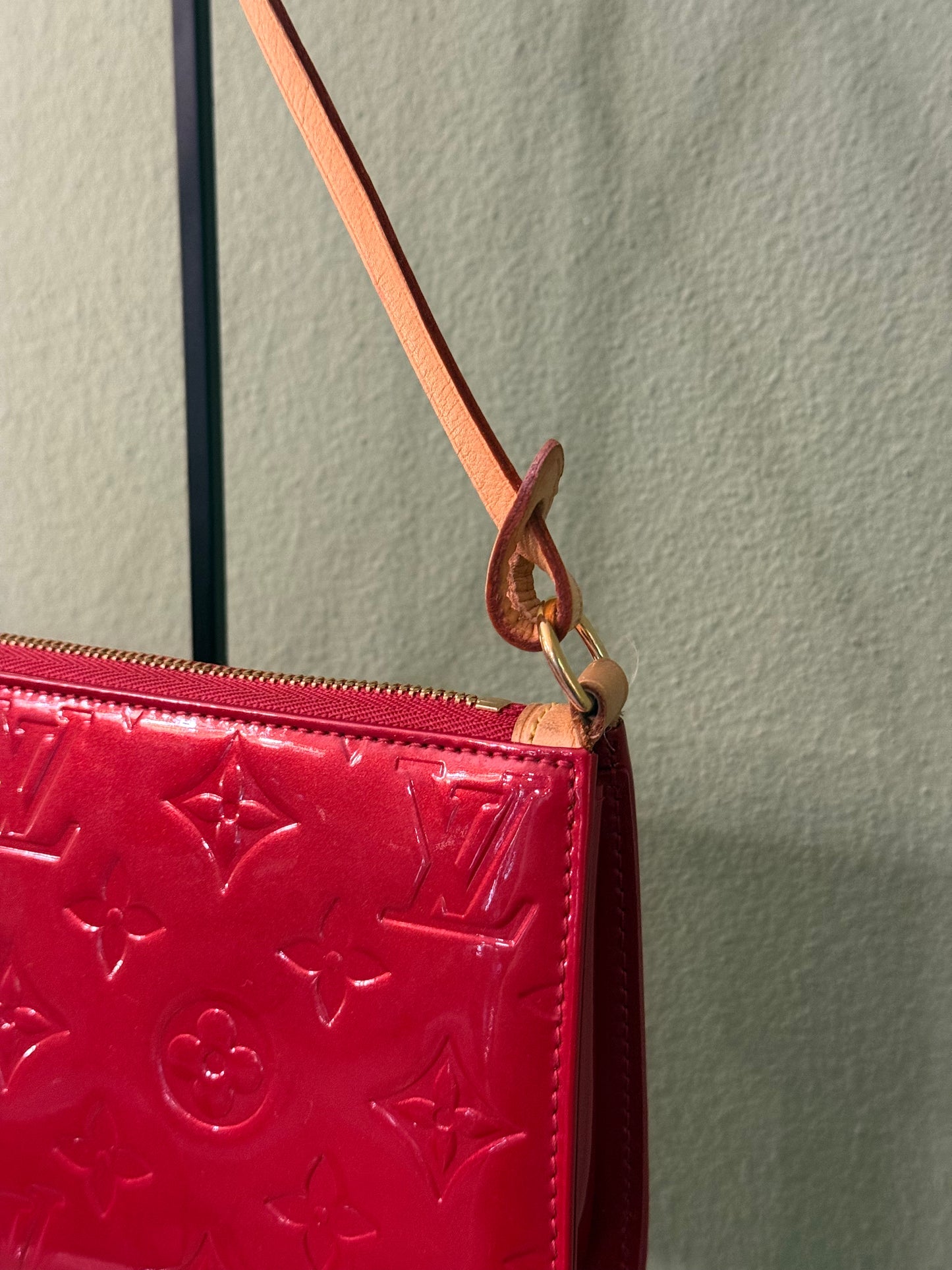 LOUIS VUITTON MONOGRAM VERNIS RED POCHETTE LEXINGTON