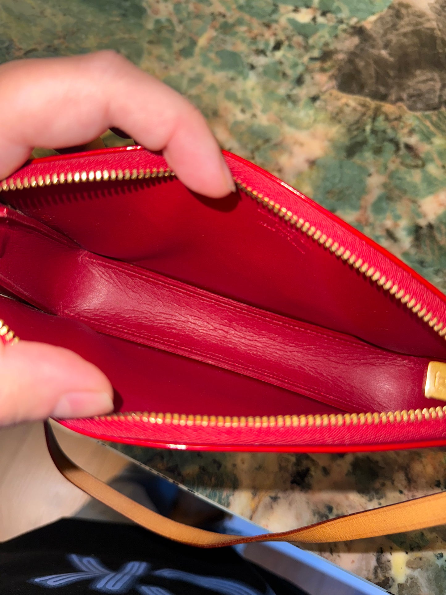 LOUIS VUITTON MONOGRAM VERNIS RED POCHETTE LEXINGTON