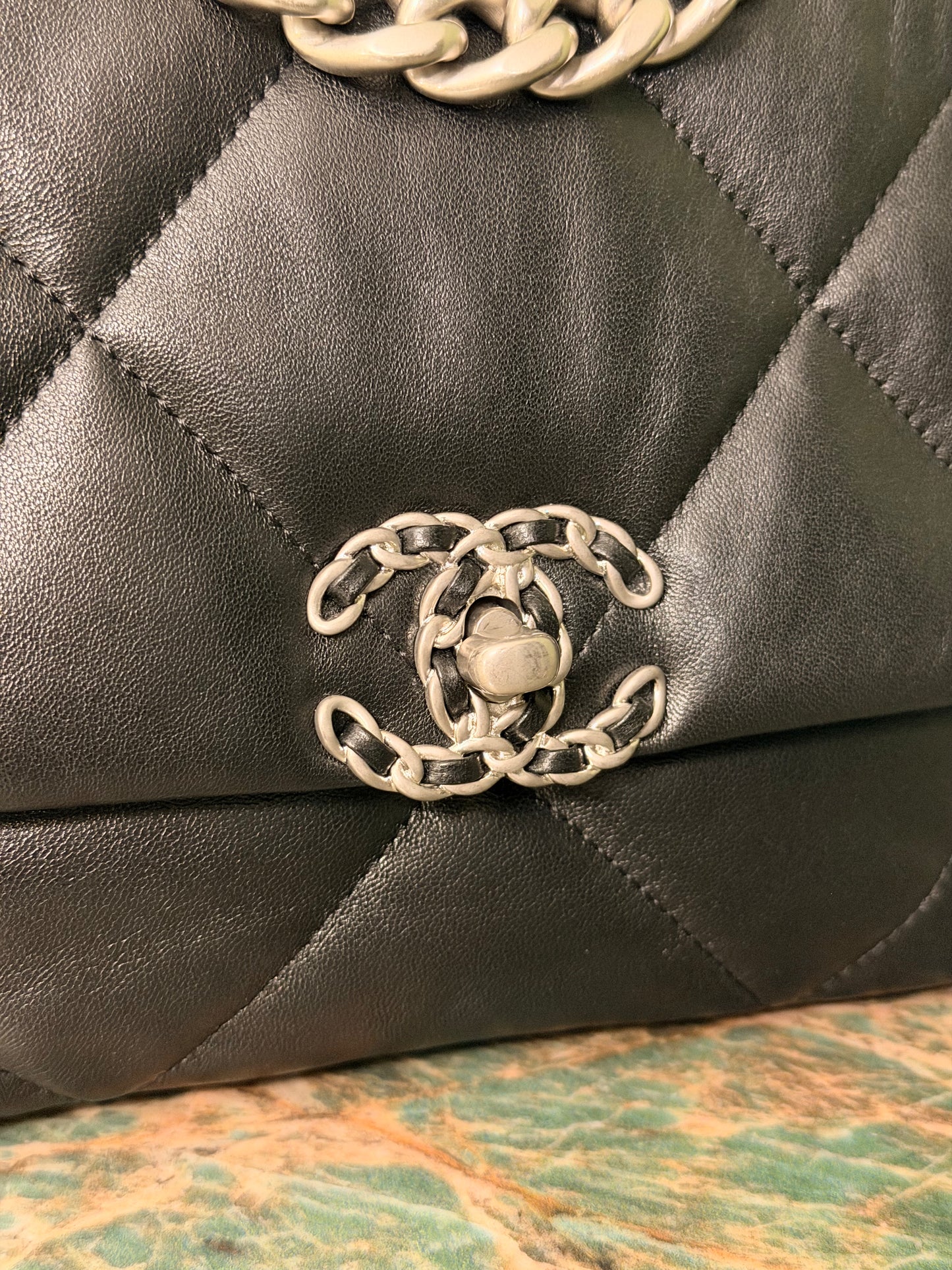 CHANEL BLACK SMALL 19 CROSSBODY BAG