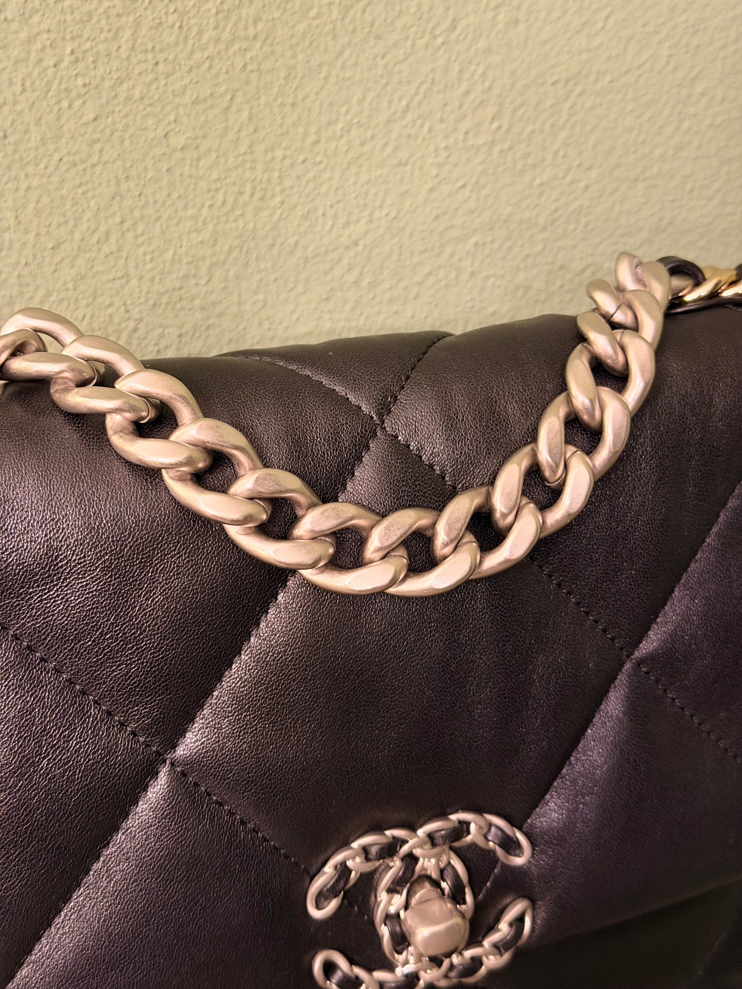 CHANEL BLACK SMALL 19 CROSSBODY BAG