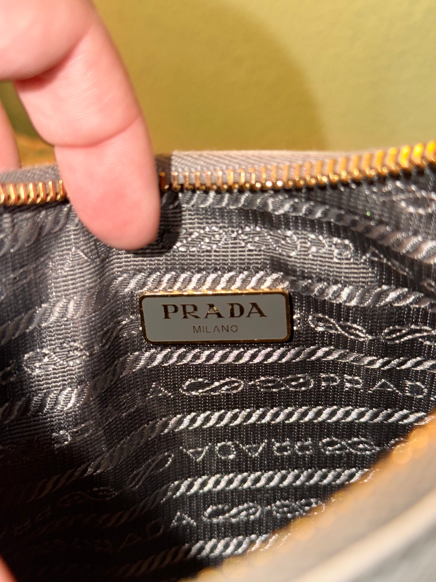 PRADA GRAY SAFFIANO RE-EDITION 2005 CROSSBODY BAG