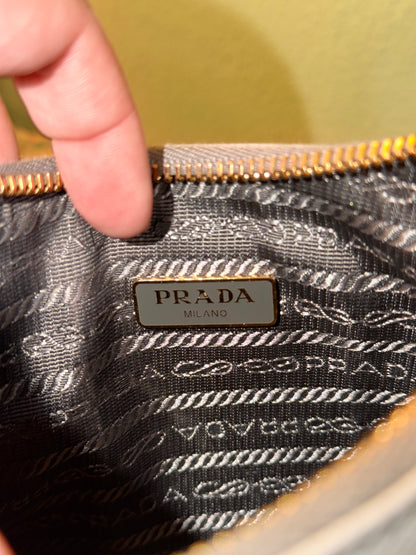 PRADA GRAY SAFFIANO RE-EDITION 2005 CROSSBODY BAG