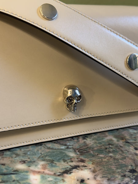 ALEXANDER MCQUEEN BEIGE SMALL SKULL SHOULDER BAG