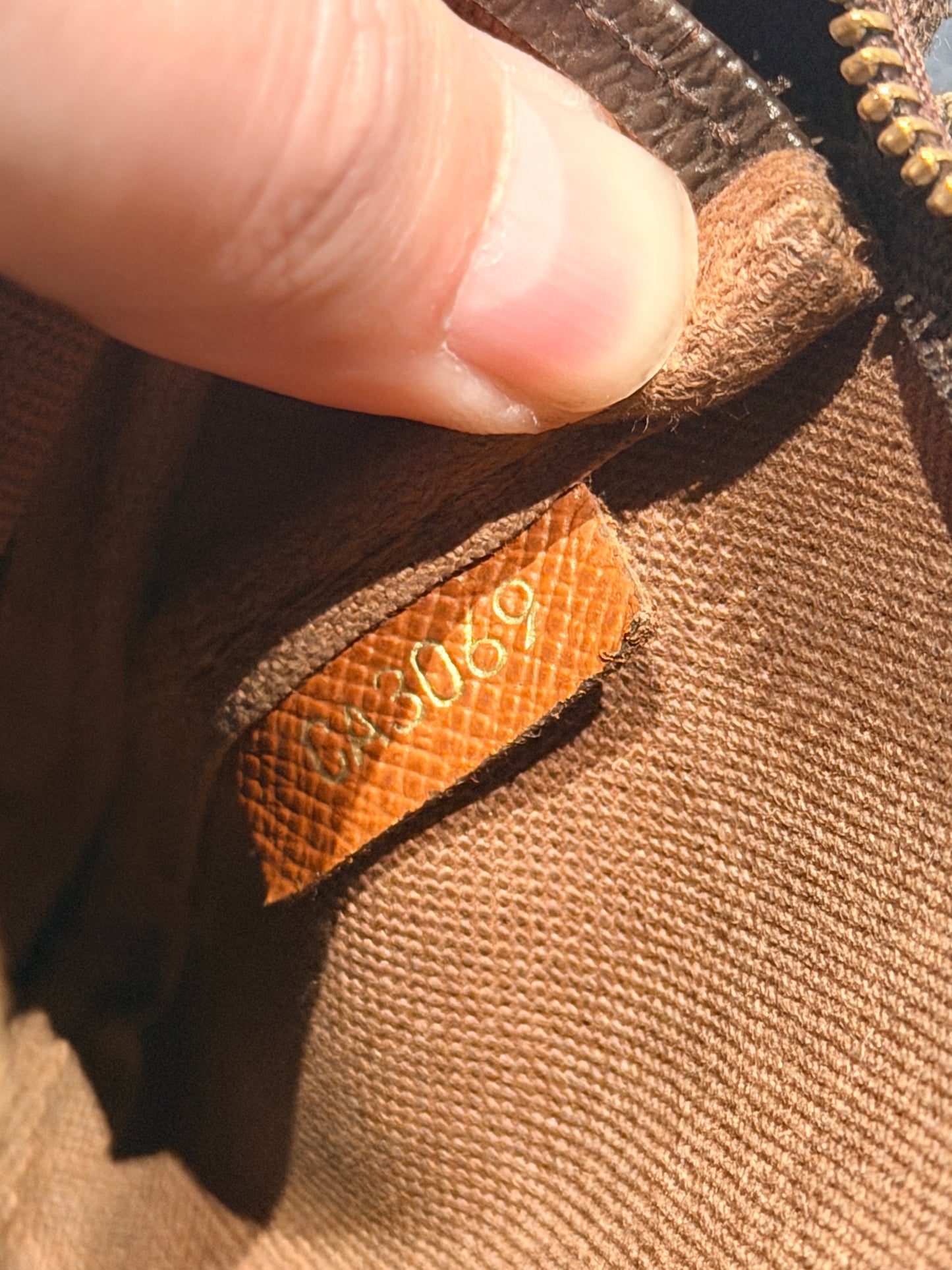 LOUIS VUITTON MONOGRAM WARDROBE TRUNKS KEY POUCH