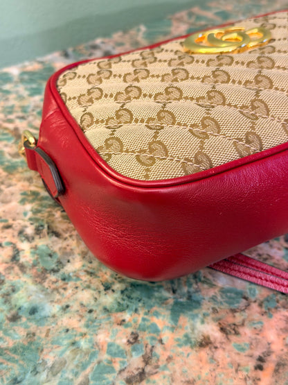 GUCCI RED MONOGRAM MARMONT CAMERA BAG