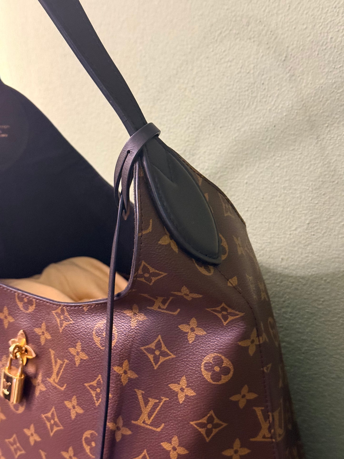 LOUIS VUITTON MONOGRAM FLOWER HOBO BAG