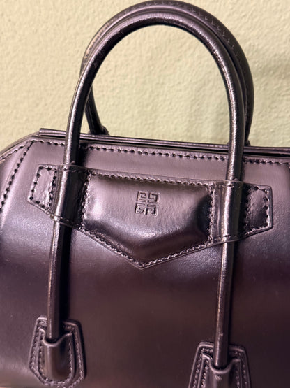 GIVENCHY BLACK MINI ANTIGONA LOCK HANDBAG