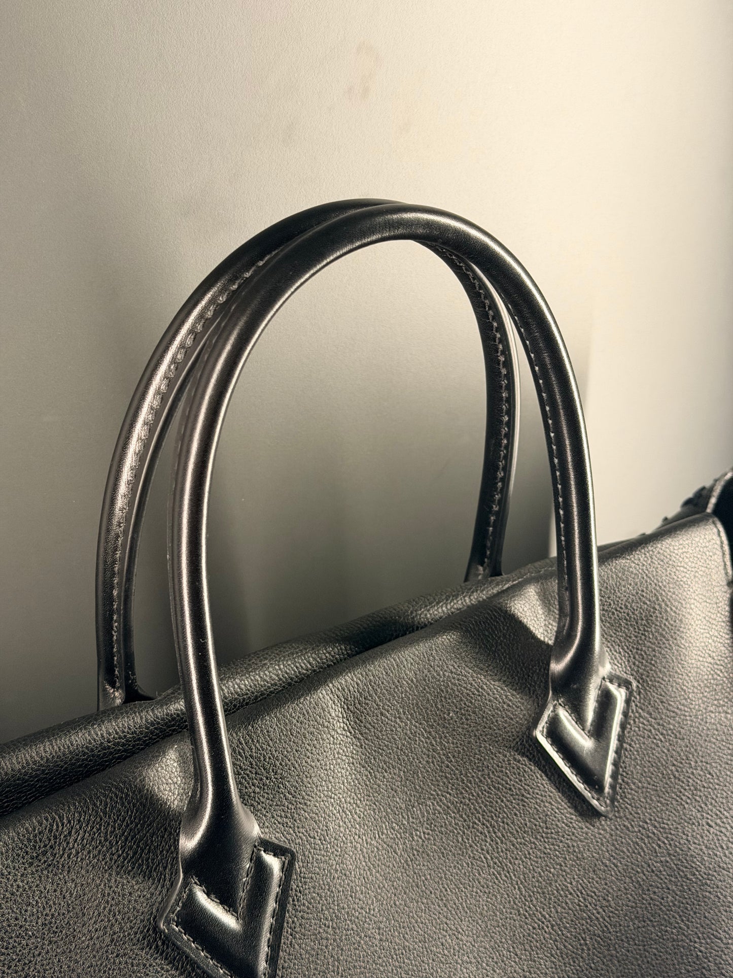 LOUIS VUITTON BLACK W HANDBAG