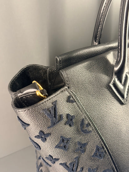 LOUIS VUITTON BLACK W HANDBAG