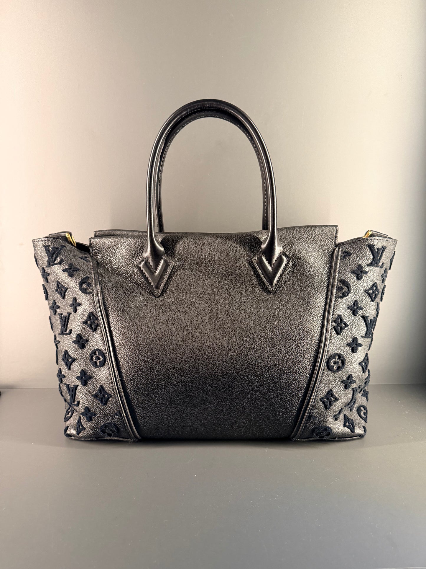 LOUIS VUITTON BLACK W HANDBAG