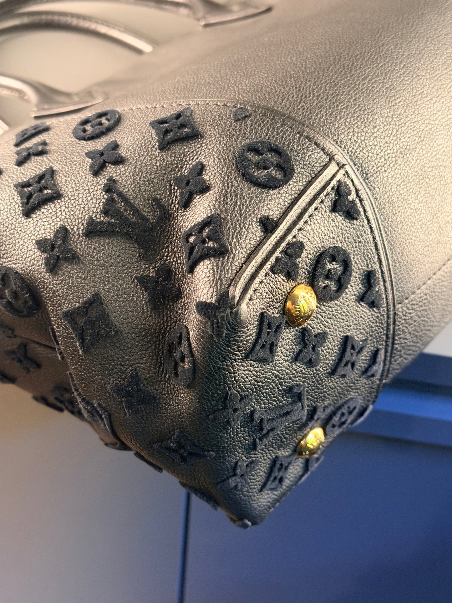 LOUIS VUITTON BLACK W HANDBAG