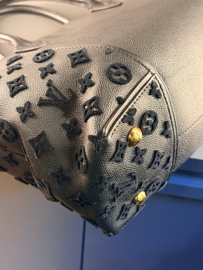 LOUIS VUITTON BLACK W HANDBAG