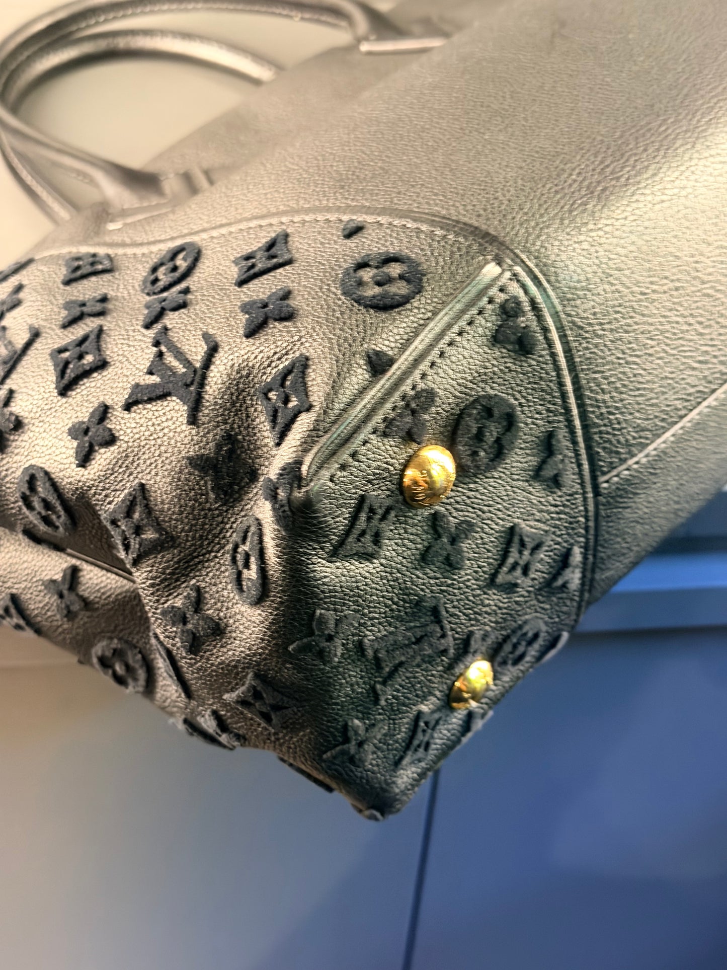 LOUIS VUITTON BLACK W HANDBAG