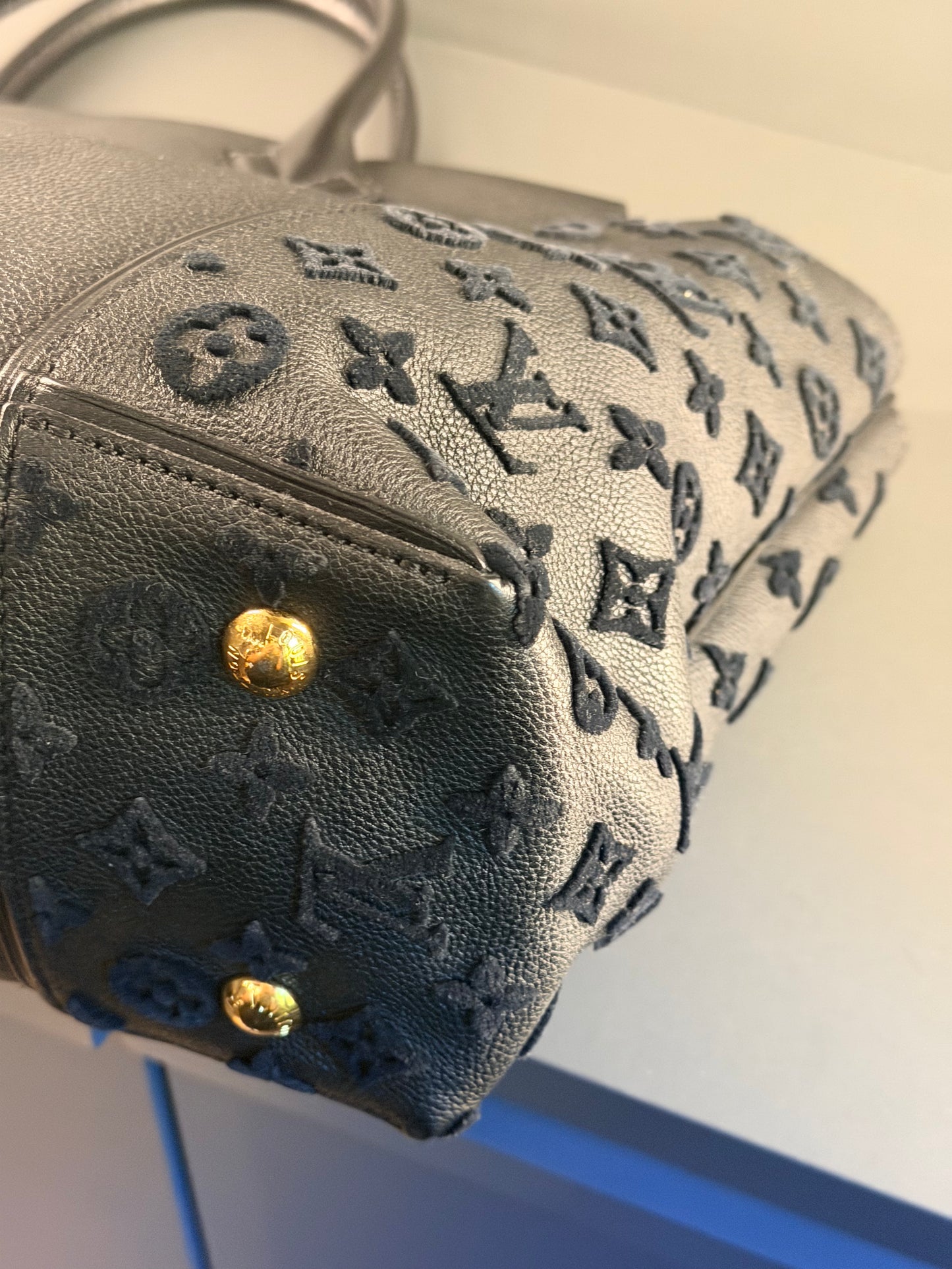 LOUIS VUITTON BLACK W HANDBAG