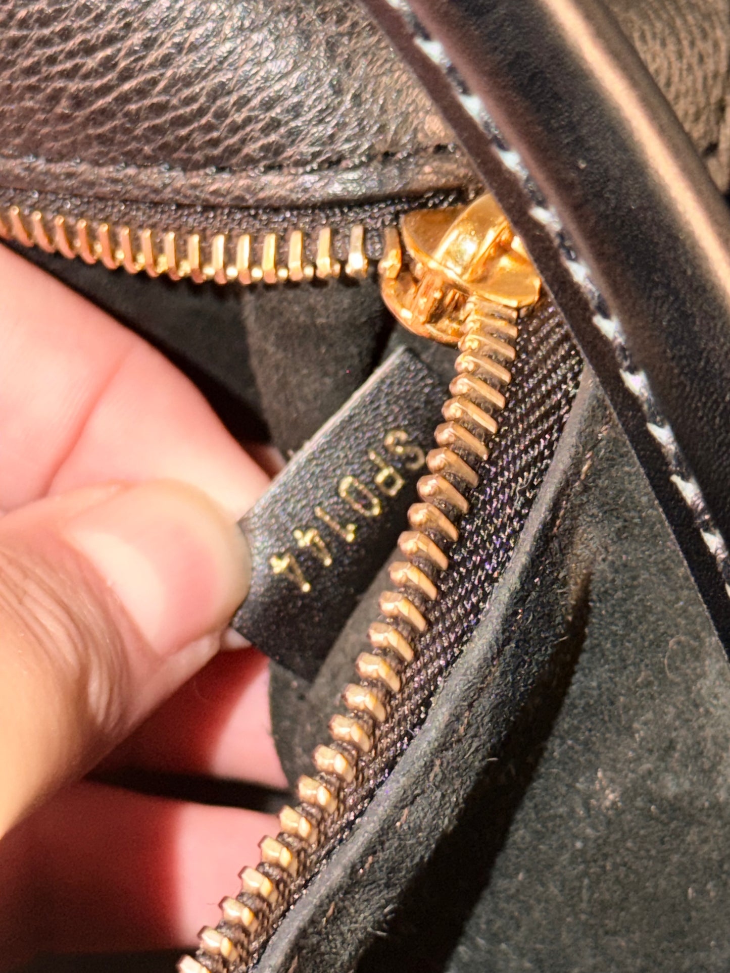 LOUIS VUITTON BLACK W HANDBAG