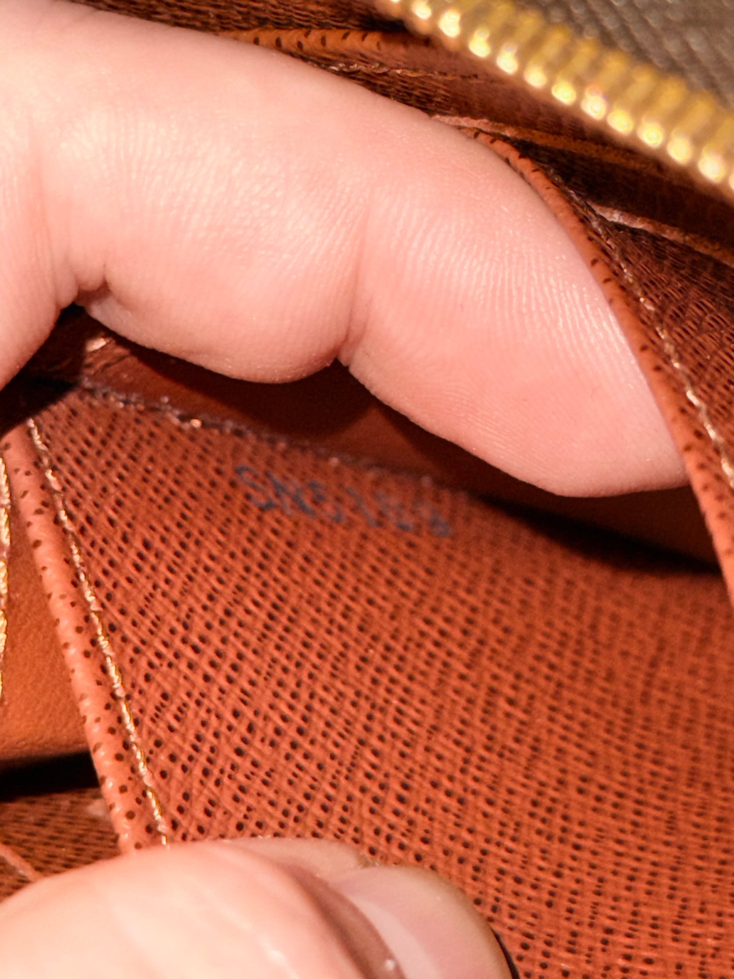 LOUIS VUITTON MONOGRAM ZIPPY COIN