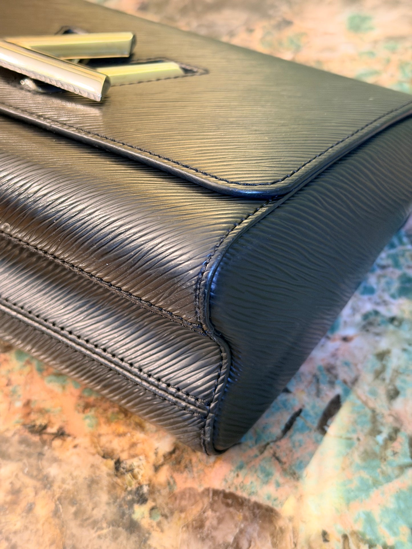 LOUIS VUITTON BLACK EPI TWIST CROSSBODY BAG