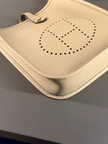 HERMÈS VERT AMANDE EVELYNE 16 CROSSBODY BAG