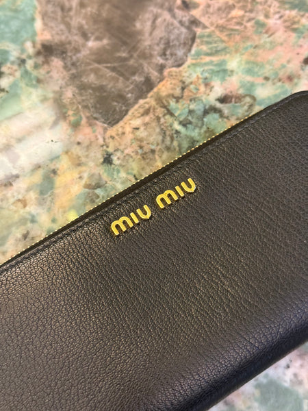 MIU MIU BLACK LEATHER ZIPPY WALLET