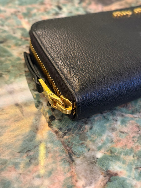 MIU MIU BLACK LEATHER ZIPPY WALLET