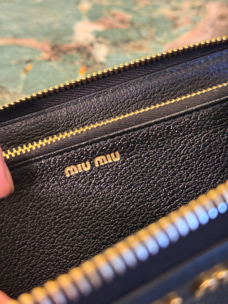 MIU MIU BLACK LEATHER ZIPPY WALLET