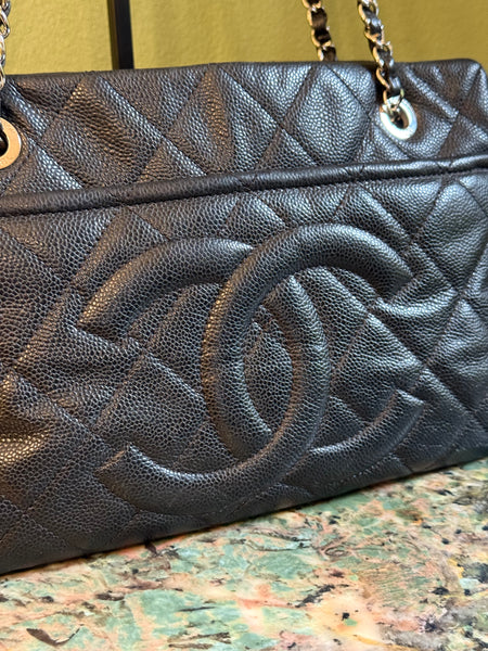 CHANEL BLACK CAVIAR MEDIUM SHOPPER