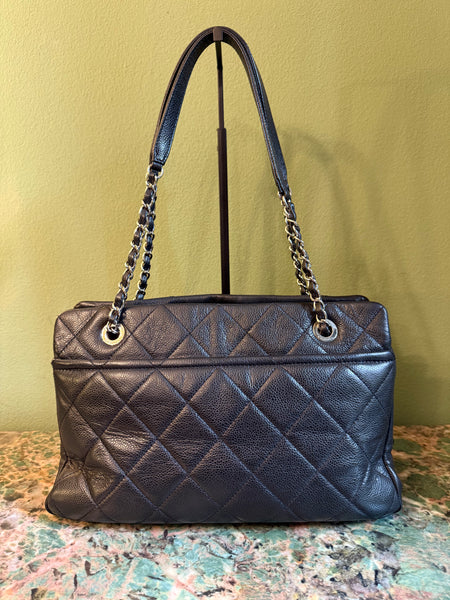 CHANEL BLACK CAVIAR MEDIUM SHOPPER