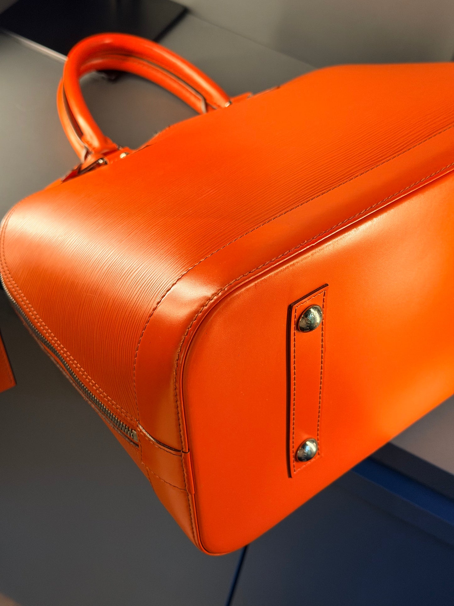 LOUIS VUITTON ORANGE EPI ALMA GM HANDBAG