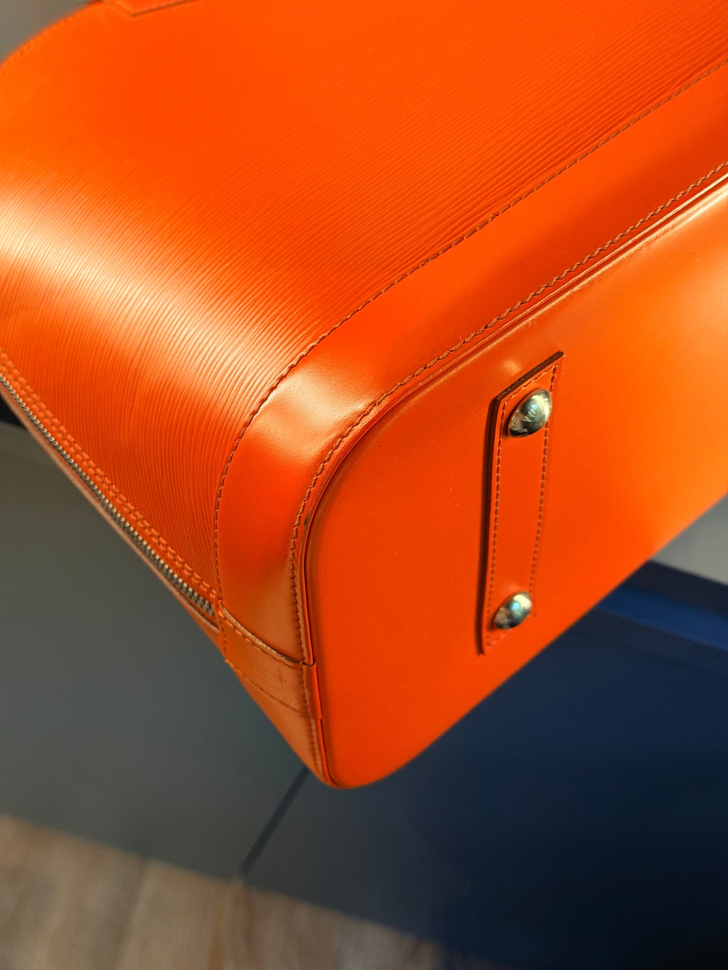 LOUIS VUITTON ORANGE EPI ALMA GM HANDBAG