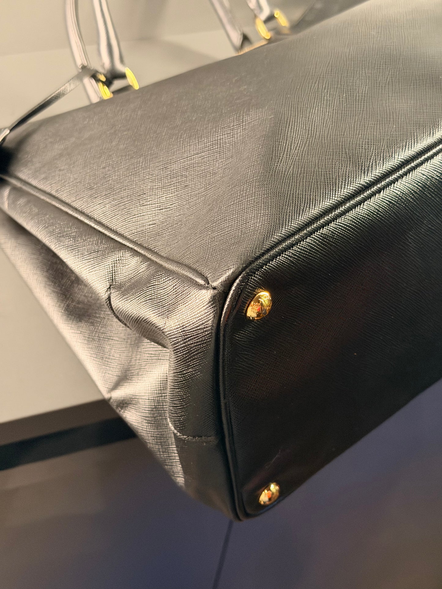 PRADA BLACK SAFFIANO GALLERIA XL HANDBAG