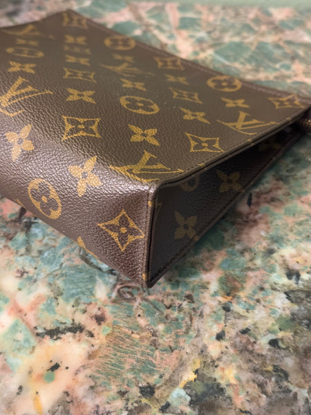 LOUIS VUITTON MONOGRAM TOILETRY 19