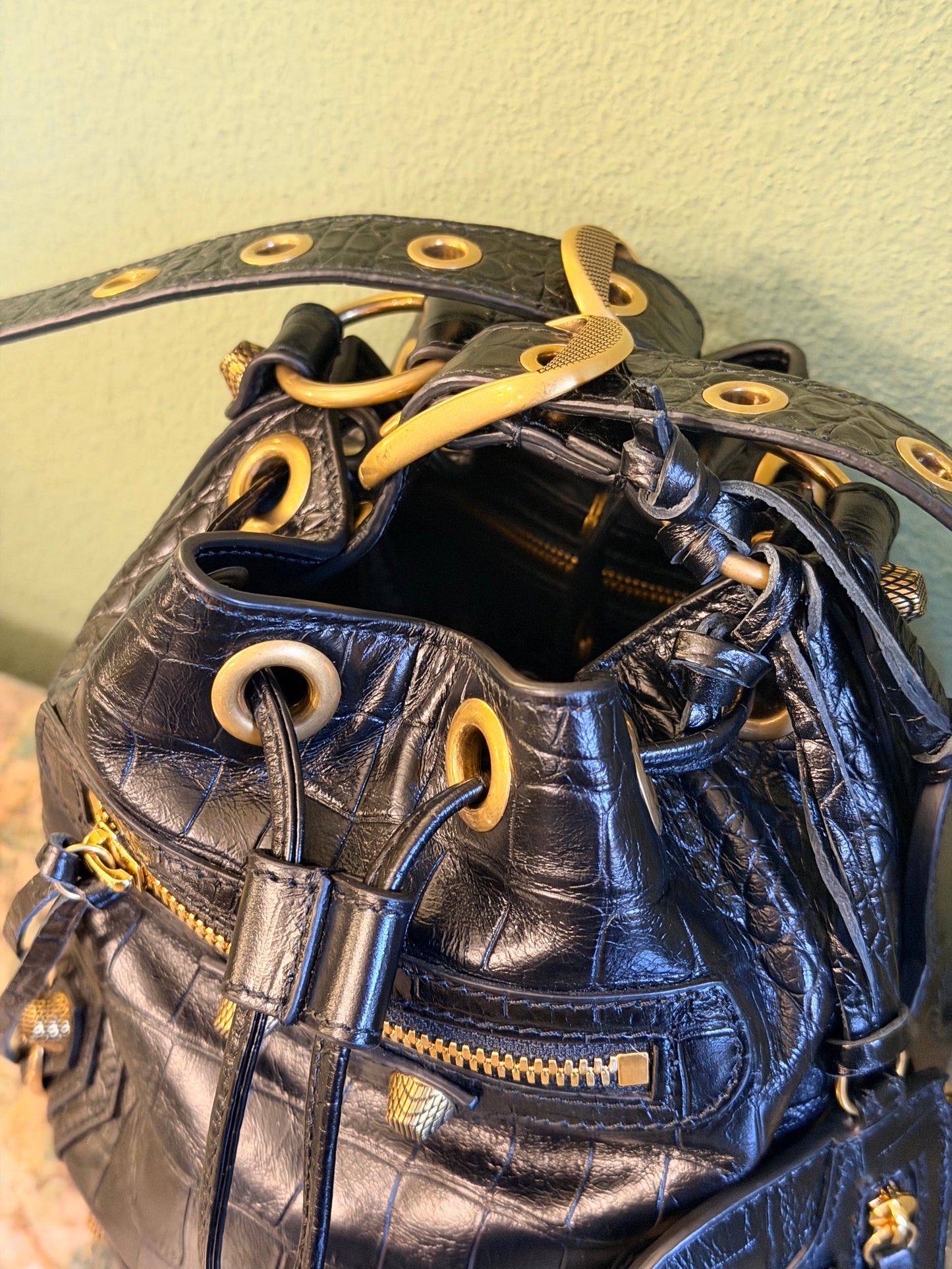 BALENCIAGA BLACK EMBOSSED CROCODILE SMALL LE CAGOLE BUCKET BAG