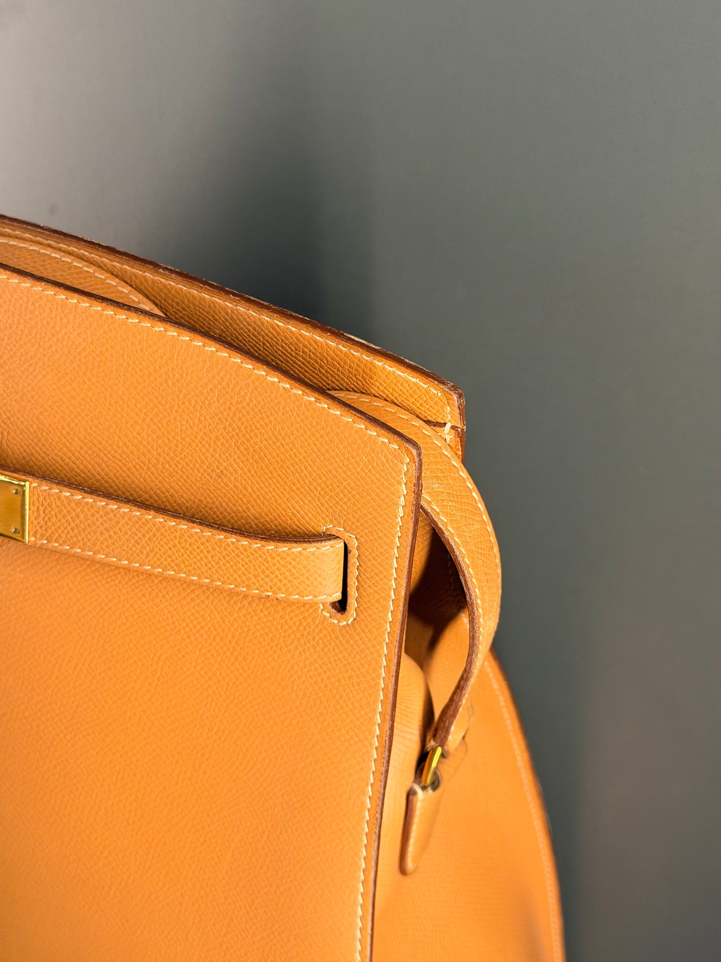 HERMÈS GOLD COURCHEVEL KELLY SPORT SHOULDER BAG