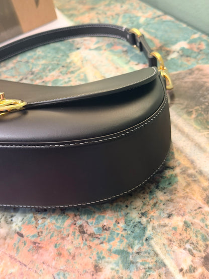 VALENTINO BLACK OHVAL SHOULDER BAG