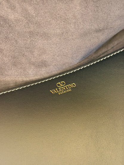 VALENTINO BLACK OHVAL SHOULDER BAG