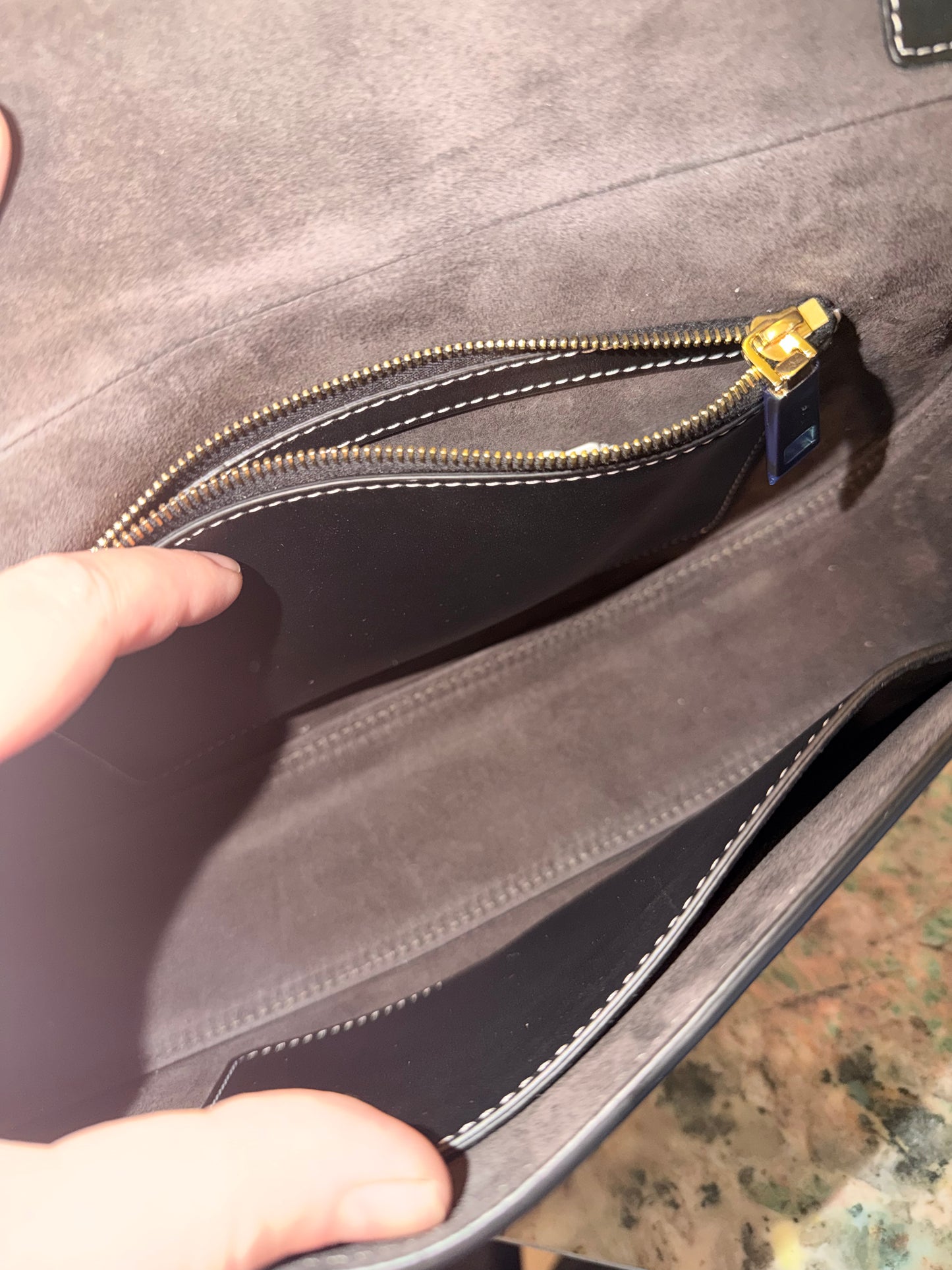 VALENTINO BLACK OHVAL SHOULDER BAG