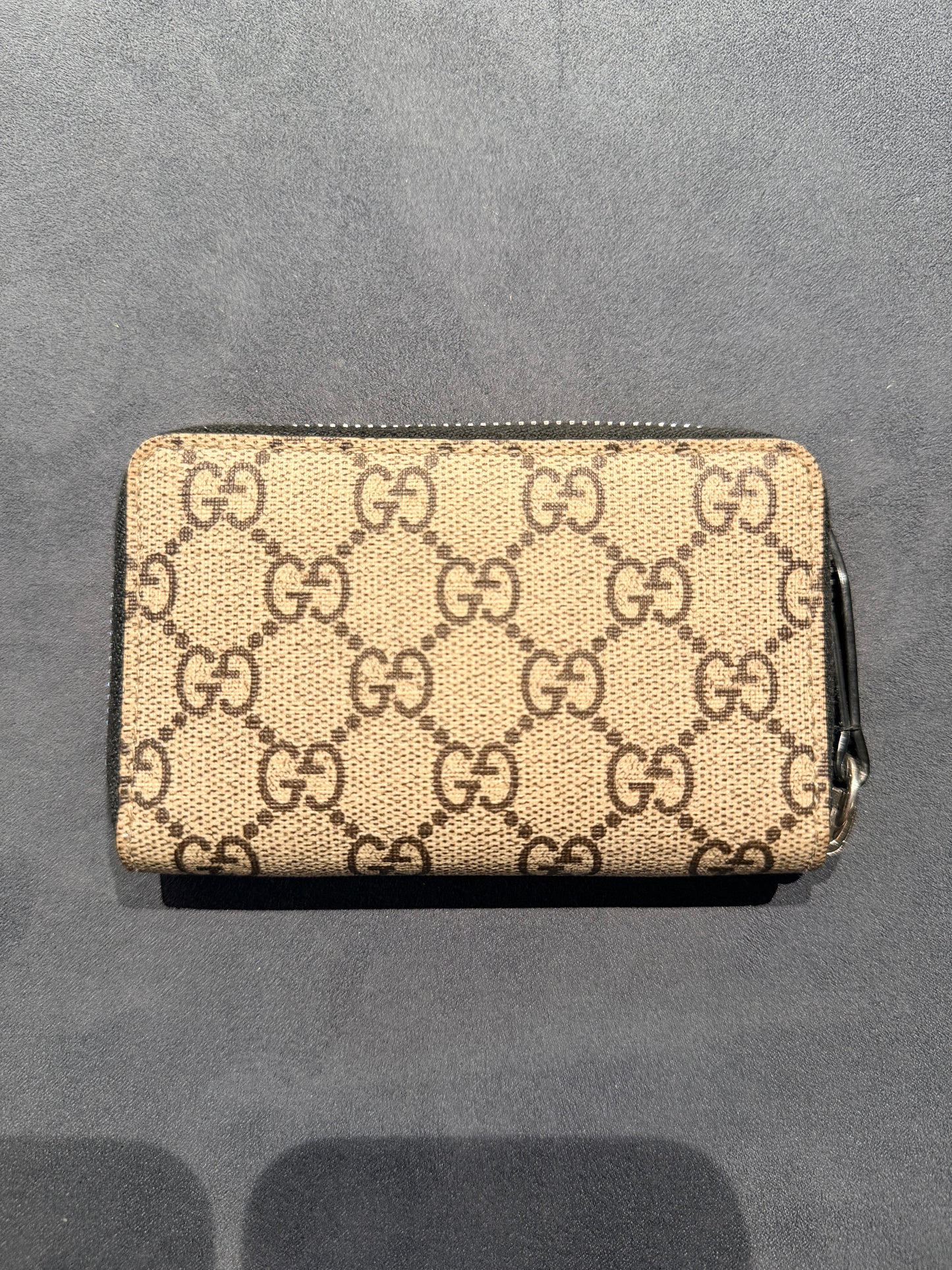GUCCI GG SUPREME TIGER ZIP AROUND COMPACT WALLET