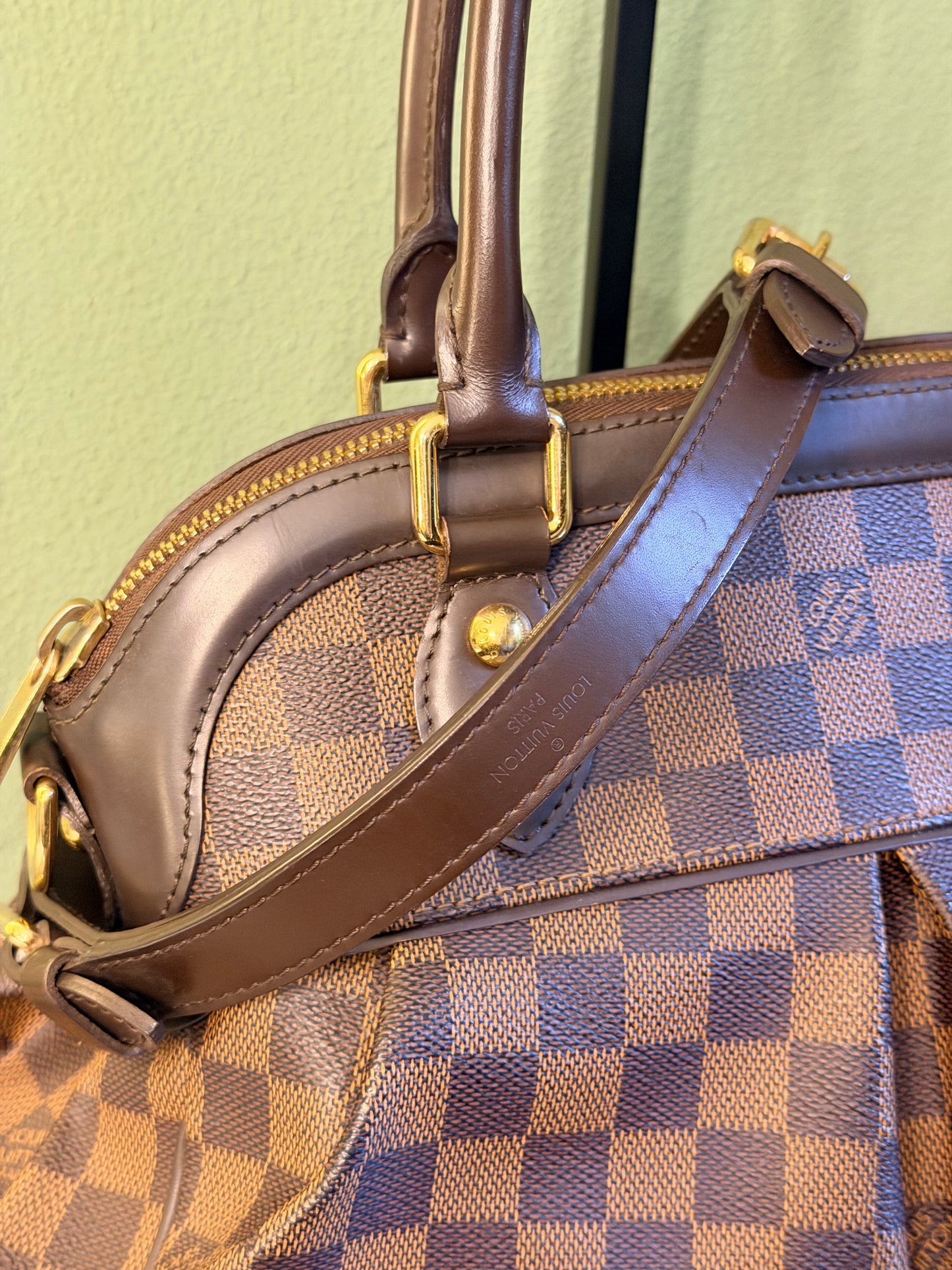 LOUIS VUITTON DAMIER EBENE TREVI PM SHOULDER BAG