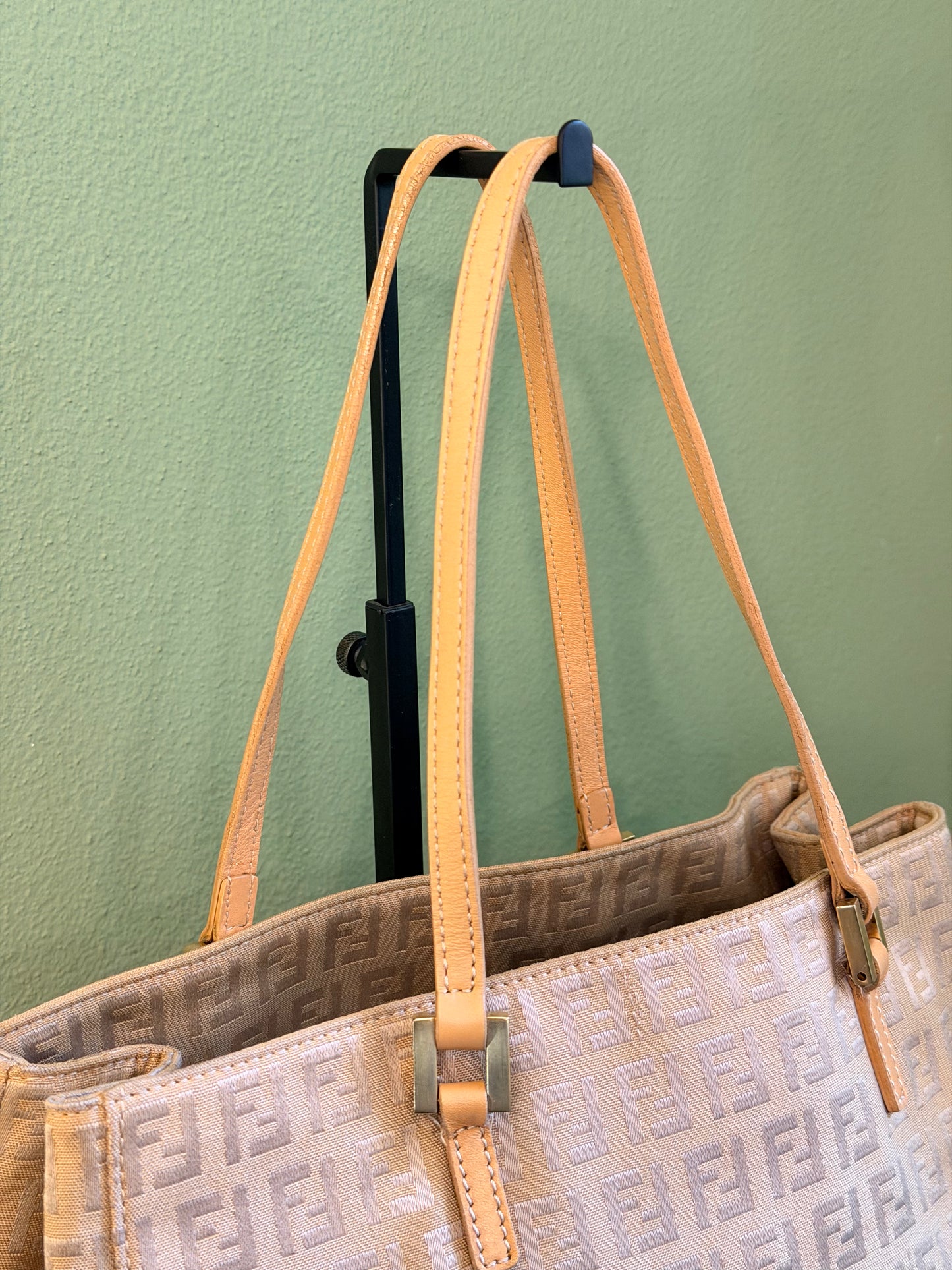 FENDI BEIGE ZUCCHINO VERTICAL TOTE HANDBAG