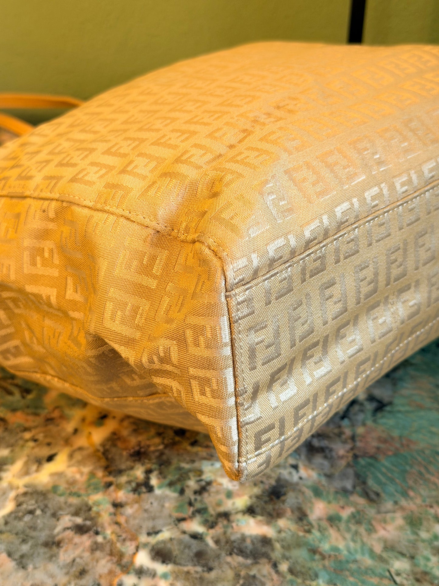 FENDI BEIGE ZUCCHINO VERTICAL TOTE HANDBAG