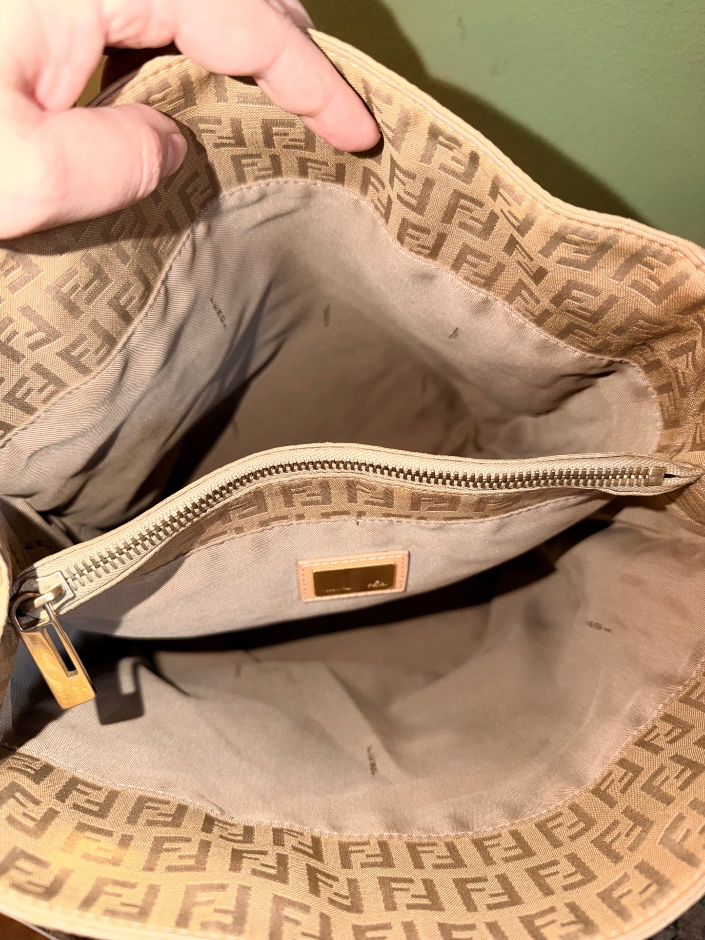 FENDI BEIGE ZUCCHINO VERTICAL TOTE HANDBAG