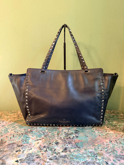VALENTINO SO BLACK LARGE ROCKSTUD SHOPPER
