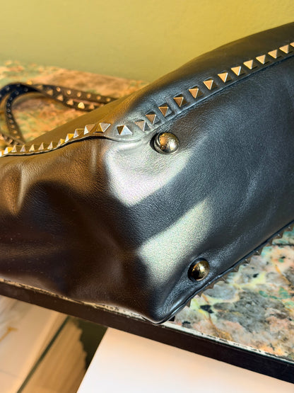 VALENTINO SO BLACK LARGE ROCKSTUD SHOPPER