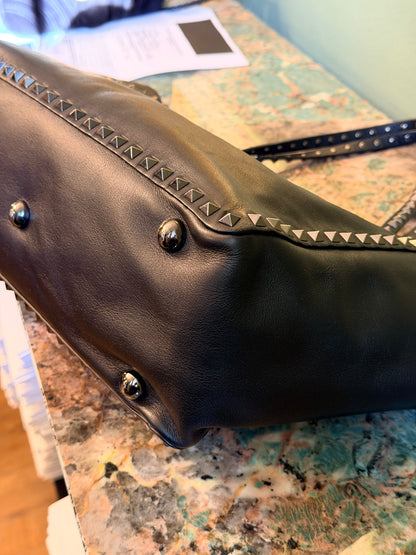 VALENTINO SO BLACK LARGE ROCKSTUD SHOPPER
