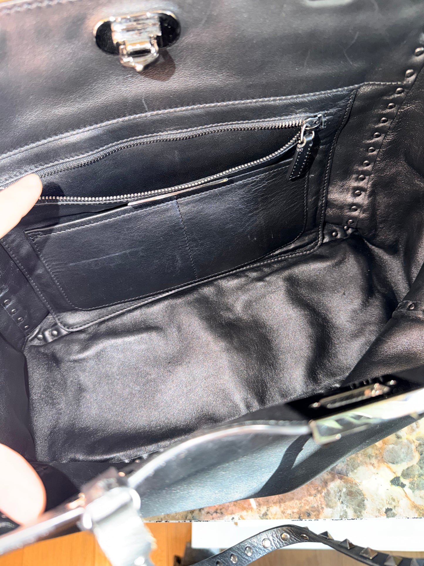 VALENTINO SO BLACK LARGE ROCKSTUD SHOPPER