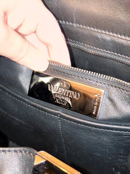 VALENTINO SO BLACK LARGE ROCKSTUD SHOPPER