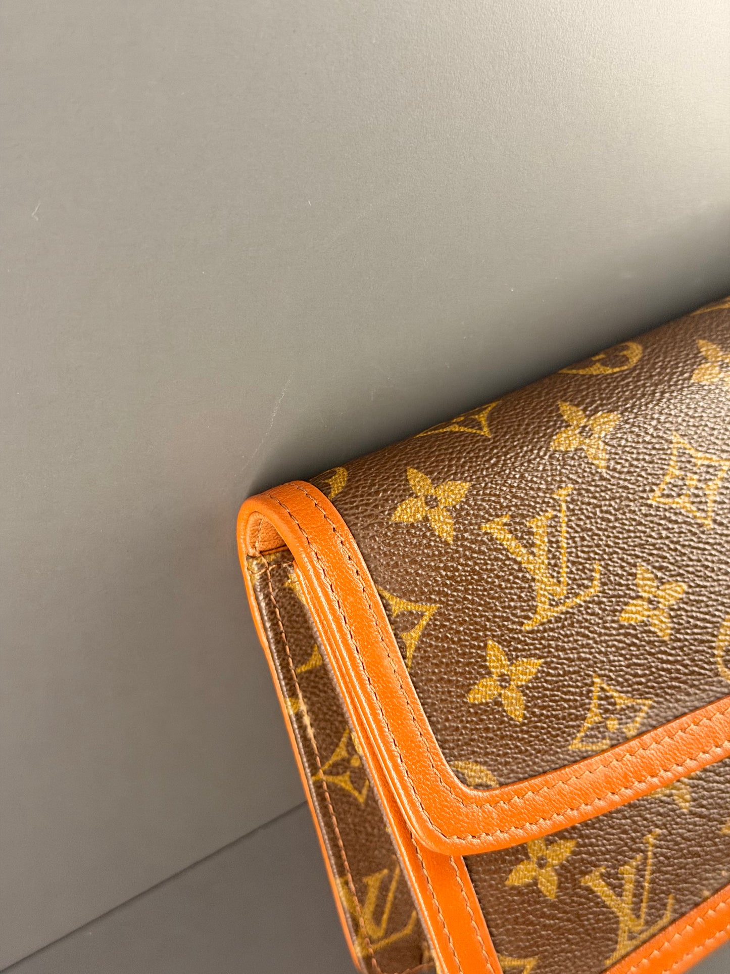 LOUIS VUITTON MONOGRAM SMALL POCHETTE DAME